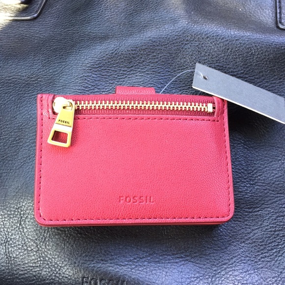 NWT FOSSIL RED VELVETMINI-TAB CARRIER W/zip - Picture 3 of 5